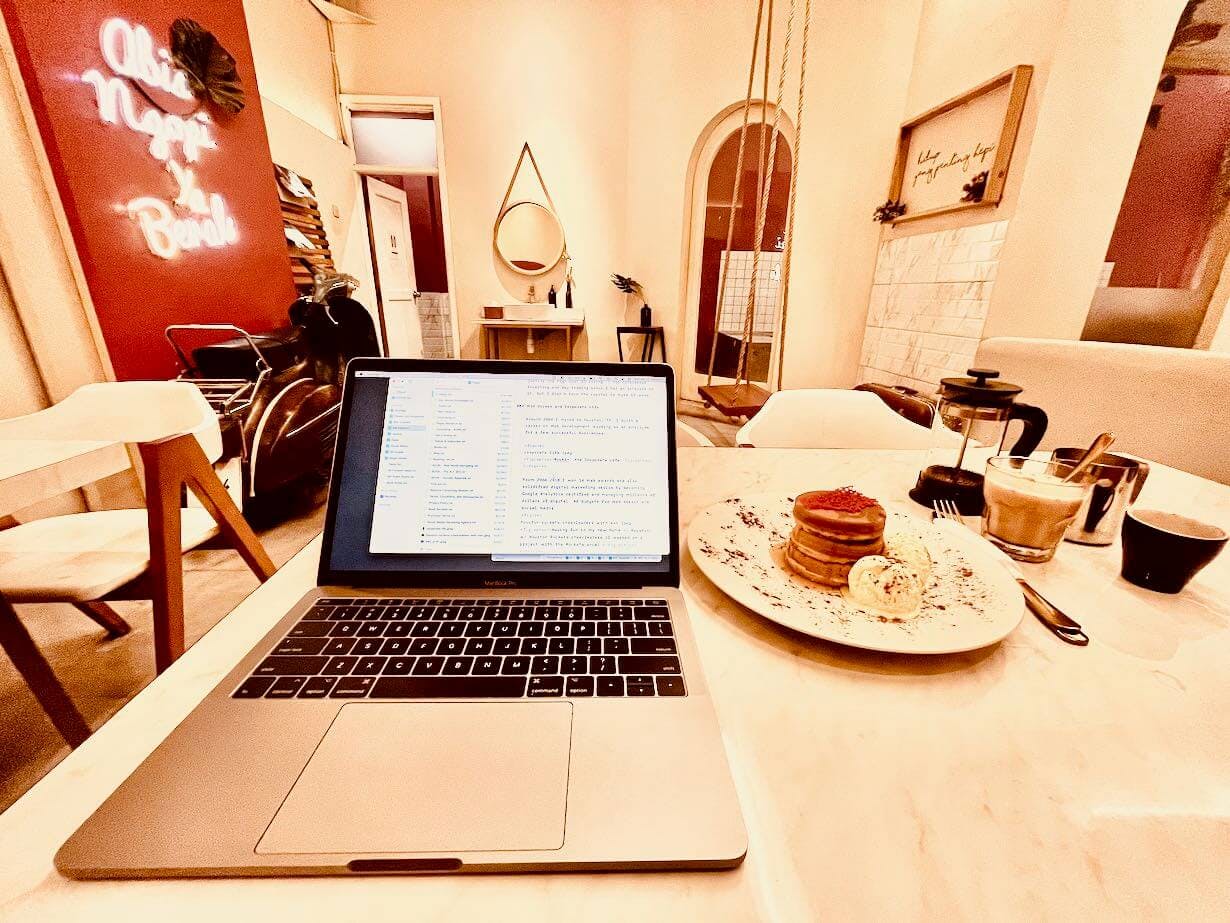 remote working at Indonesian Coffeeshop